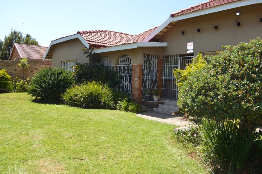 4 Bedroom Property for Sale in Roosheuwel North West